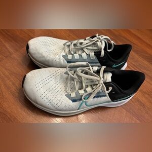 Nike Women’s 9.5 Air Zoom Pegasus 38